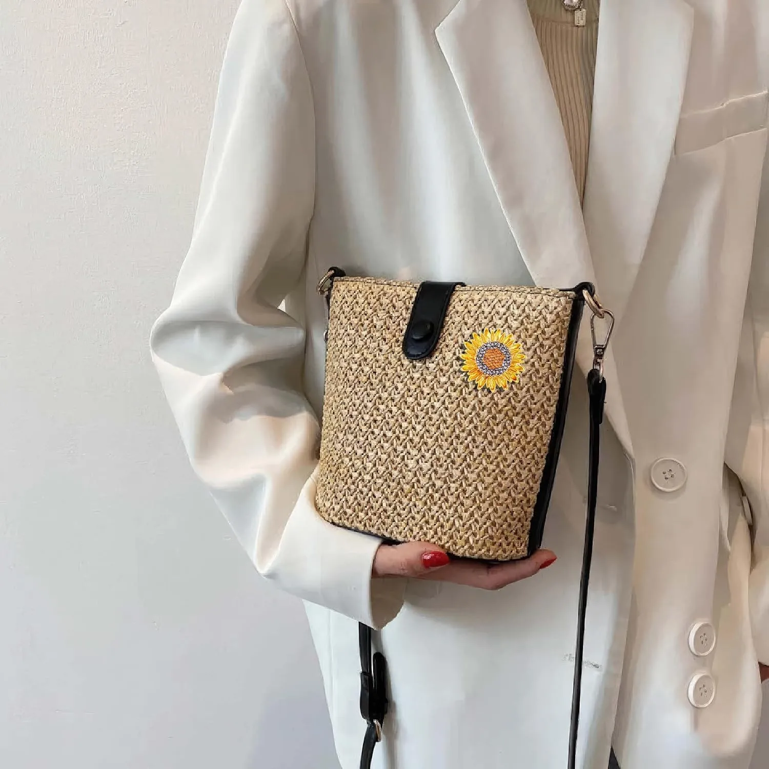 Boho Women's Handmade Straw Crossbody Bag with Leather Straps for Beach Vacation Hand Woven Rattan Shoulder Bag Clutch Purse