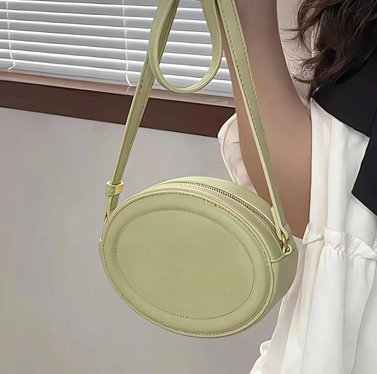 Leather Designer Female Crossbody Bags and Chain Handbags,Women's Purses Quilted Shoulder Round Satchel Bags