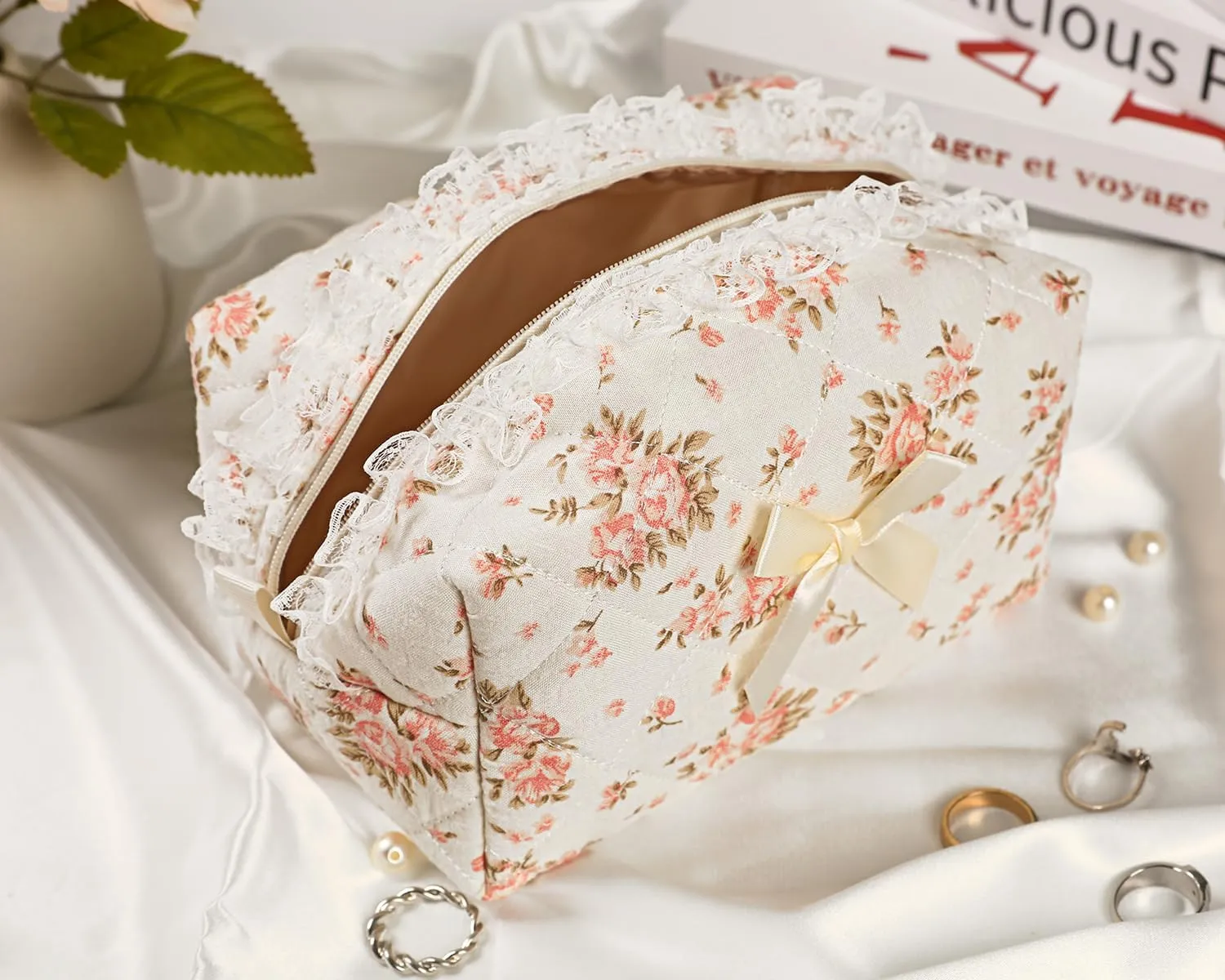 Quilted Makeup Bag Small Cotton Floral Cosmetic Makeup Bag Organizer, Aesthetic Portable Pouch Purse Toiletry Bag for Women Girls